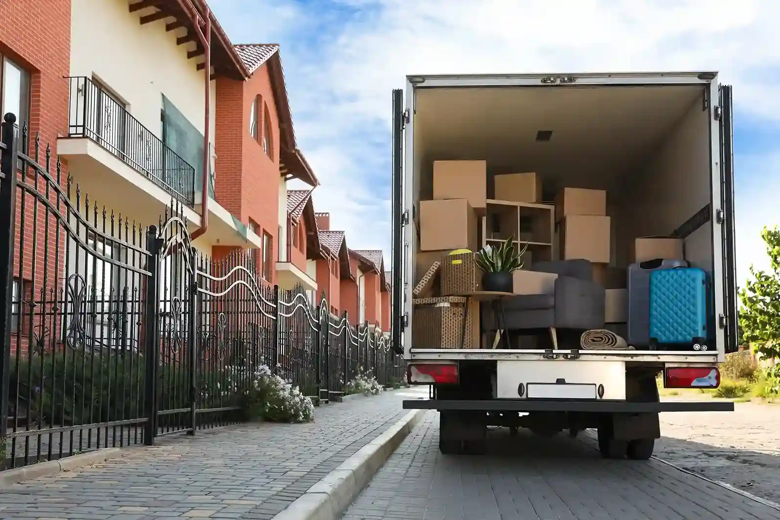 Full-Service vs. DIY Moving: A 2026 Cost-Benefit Analysis for Charleston, SC